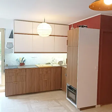 Apartment Refurbished With Terrace And Garden