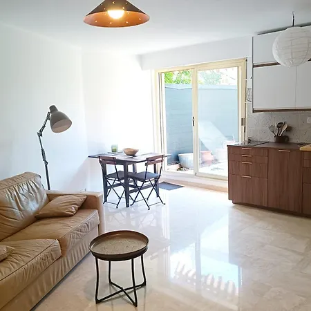 Refurbished With Terrace And Garden