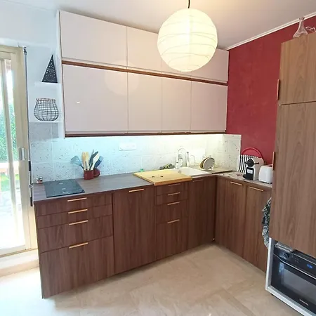 Refurbished With Terrace And Garden Apartment Nizza