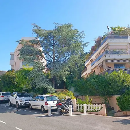 Refurbished With Terrace And Garden Apartment