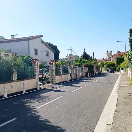 Refurbished With Terrace And Garden Διαμέρισμα *