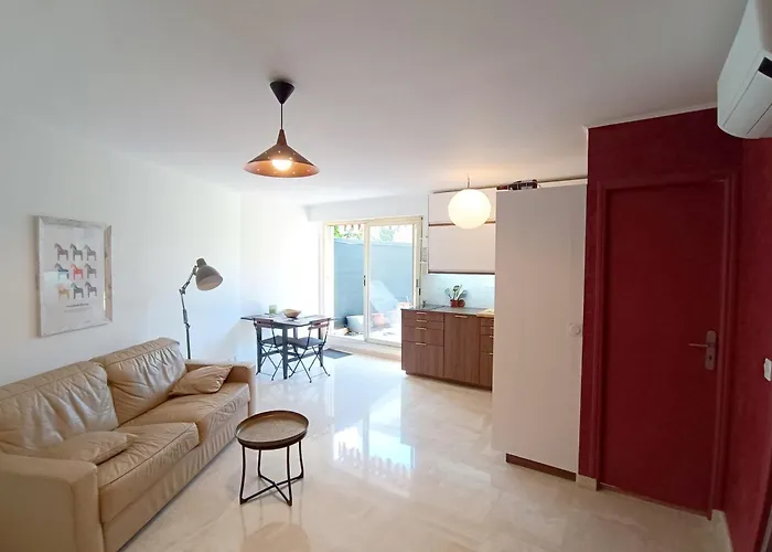 Refurbished With Terrace And Garden * Nice