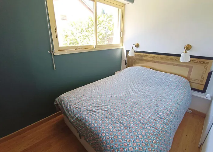 Apartment Refurbished With Terrace And Garden
