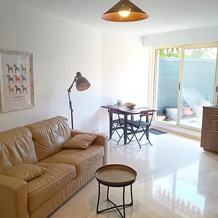 Refurbished With Terrace And Garden Apartmán