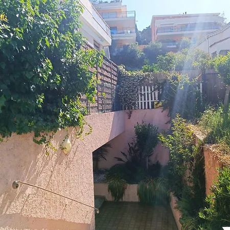Refurbished With Terrace And Garden * ניס